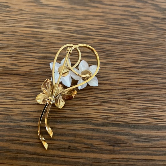 Vintage Wells 14k Gold Filled mother of Pearl MOP jade pin - Picture 3 of 6